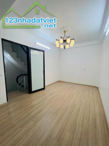 QUAN HOA CẦU GIẤY NHÀ 30M2 GIÁ 5.8 TỶ, 30 RA OTO MẶT TIỀN RỘNG ĐẸP - 1