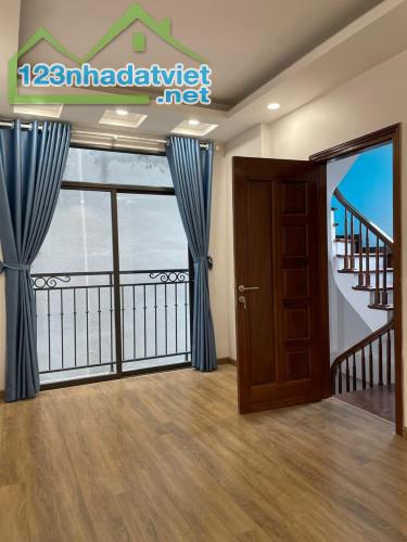 DƯƠNG QUẢNG HÀM CẦU GIẤY NHÀ ĐẸP 28M2 2 THOÁNG, HÀNG HIẾM GIÁ 5.7 TỶ - 1