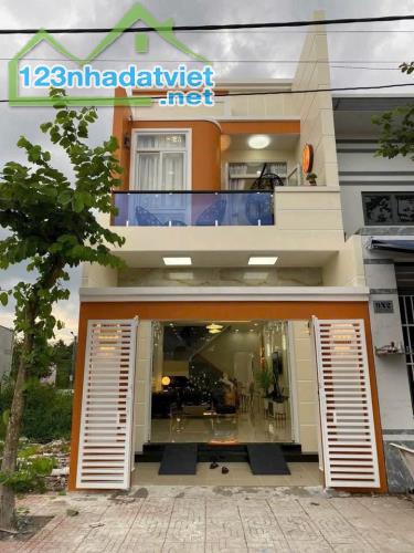 Siêu HOT! Nhà Phố SHR Thổ cư 105m2 sát TP Biên Hòa