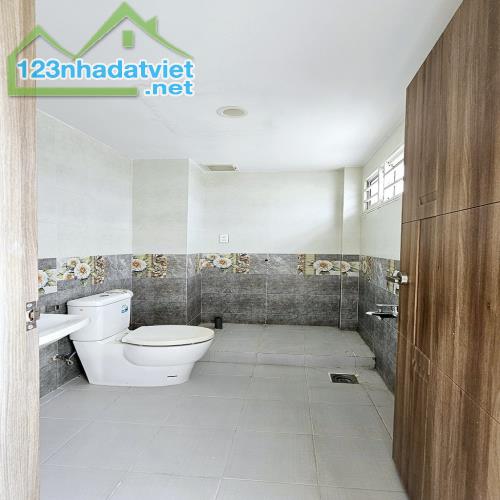 Bán nhà hẻm ô tô thông đường Đặng Văn Bi, Quận Thủ Đức _ 2 tầng 4 pn 3 wc _ Chỉ có 5 ty--- - 4