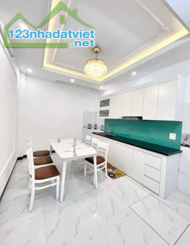 BÁN 🏡NHÀ SIÊU HIẾM - CỔ LINH, LONG BIÊN 40M² - GẦN Ô TÔ TRÁNH -ĐẸP LUNG LINH - 5.X TỶ - 1