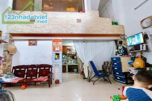 Bán nhà 3 tầng, sát mặt tiền, Phùng Chí Kiên, Tân Phú, 6 x 7m, 39 m² - Giá 3.55 tỷ TL