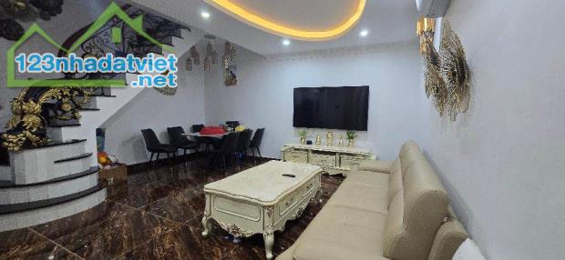 Bán Nhà Ngõ 12 Đào Tấn 62m² 4T Mặt tiền 10m 9,5 tỷ