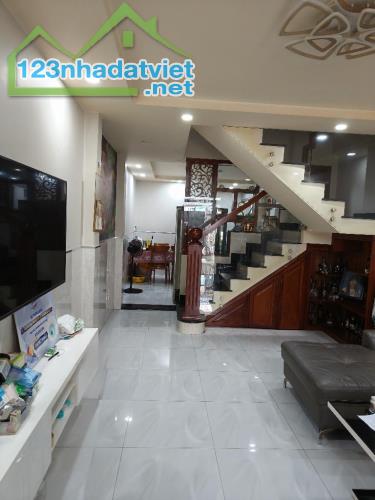 BÁN NHÀ 1 XẸT TĂNG NHƠN PHÚ B 70M2; 4.15 TỶ; NGANG 4,5M; 3PN; GẦN VINCOM PLAZA, ĐH SPKT. - 1