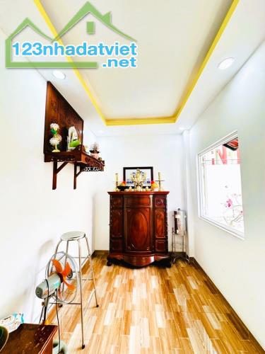 HIẾM - SIÊU PHẨM NHÀ ĐẸP - 3 TẦNG, DT 42M2 (4,2 x 10), ÔTÔ ĐẬU CỬA, NGAY NGÃ TƯ PHÚ NHUẬN. - 5