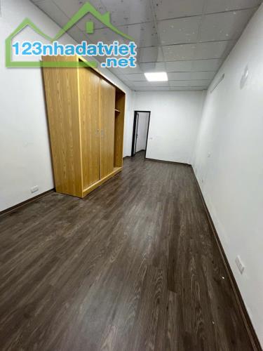 Bán nhà phố Lương Văn Can-Hà Đông, DT 42m x 2T, MT 3m, nhà phân lô vuông. Giá 7.3 tỷ - 4