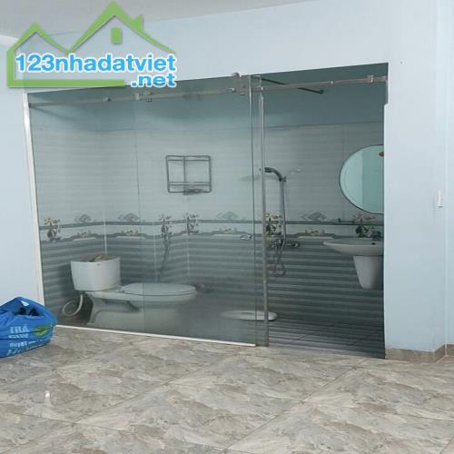 Bán nhà mặt phố MTKD đường ô tô thông Đỗ Xuân Hợp, Quận 9_ Chỉ có 3 ti ---.2 tầng 2 pn _ 6 - 3