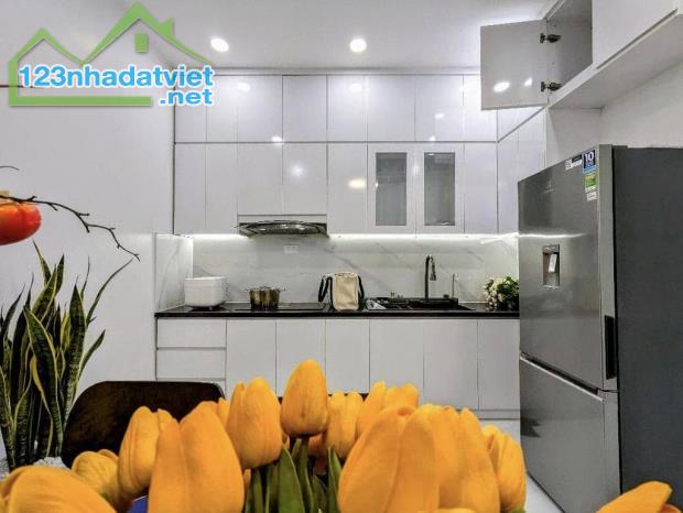Bán nhà Phan Kế Bính, Ba Đình, ngõ thông, rộng, gần phố, nhà đẹp, về ở ngay. Giá 7.5 tỷ - 2