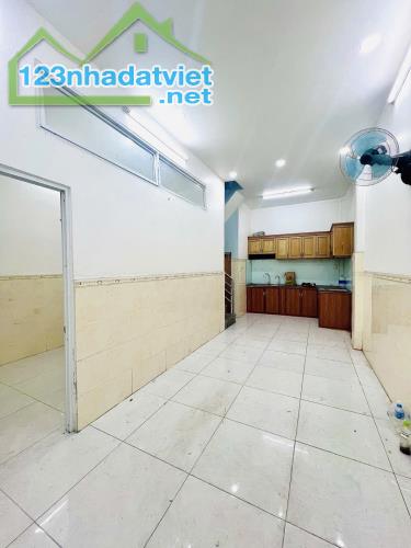 Rẻ nhất Tân Phú 55m2 Tân Qúy chỉ 3,5 tỷ sổ vuông A4 2 tầng 3 phòng ngủ