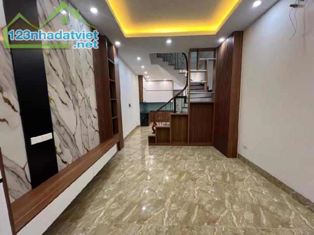 # B.Á.N NHÀ HOÀNG MAI GẦN MẶT PHỐ NGÕ NÔNG Dt 36m² x5  Tầng Giá 5 Tỷ SĐCC +Mặt ngõ nông, t