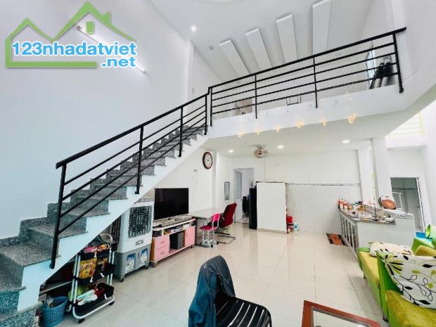 🏡 CHỈ VÁC VALI VÀO Ở - NHÀ ĐẸP HIỆP THÀNH QUẬN 12, 72M TẶNG FULL NỘI THẤT. CHỈ 4.5 TỶ. - 4