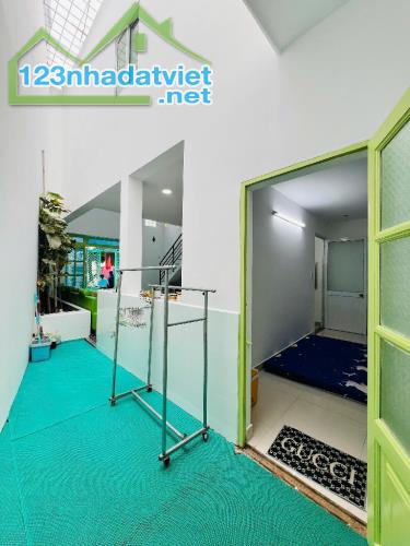 🏡 CHỈ VÁC VALI VÀO Ở - NHÀ ĐẸP HIỆP THÀNH QUẬN 12, 72M TẶNG FULL NỘI THẤT. CHỈ 4.5 TỶ. - 2