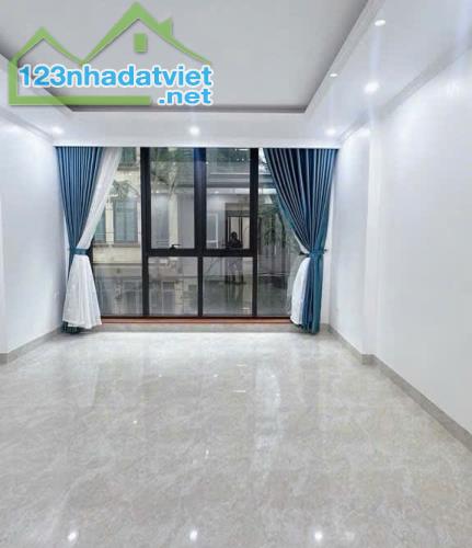 BÁN GẤP NHÀ MẶT PHỐ PHẠM VĂN ĐỒNG, VỈA HÈ RỘNG THÊNH THANG, KINH DOANH SẦM UẤT, 50M2 CHỈ - 2