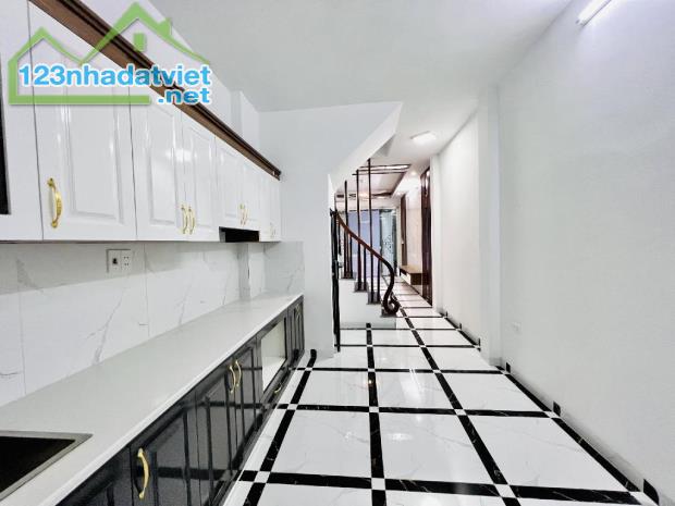 🏡 CỰC HIẾM, NGAY CẠNH AION LONG BIÊN 5TẦNG FULL NỘI THẤT OTO ĐỖ CỬA NGÀY ĐÊM GIÁ NHỈNH 5T - 5