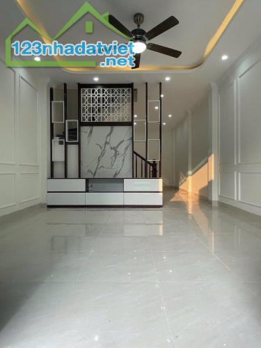 ĐỊNH CÔNG THƯỢNG - HOÀNG MAI - 55M2 x 4T - 12.8 TỶ - TRƯỚC NHÀ Ô TÔ DỪNG ĐỖ - 2