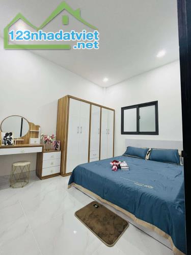 BÁN NHÀ  🏘️ MẶT TIỀN NGUYỄN ẢNH THỦ - GẦN CHỢ HIỆP THÀNH - Q12. ❗(4*17) == GIÁ 5.2 tỷ - T - 4