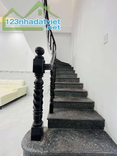 BÁN NHÀ  🏘️ MẶT TIỀN NGUYỄN ẢNH THỦ - GẦN CHỢ HIỆP THÀNH - Q12. ❗(4*17) == GIÁ 5.2 tỷ - T - 2