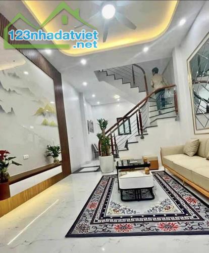 BÁN NHÀ NGUYỄN CHÍ THANH 47M2 - PHÂN LÔ Ô TÔ - GIÁ CHỈ 15.6 TỶ - 1