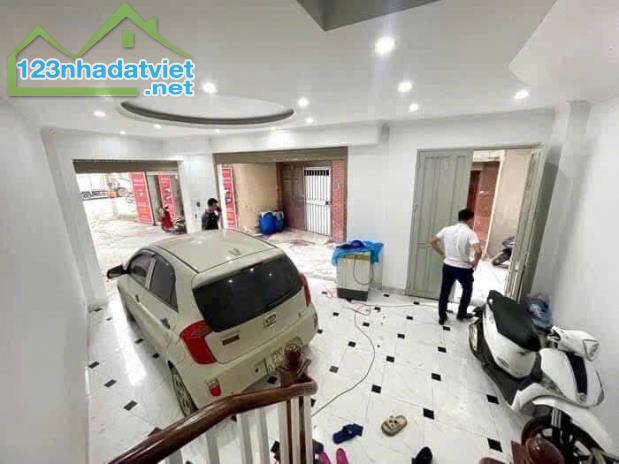 KHÔNG CÓ CĂN THỨ 2 TẠI MẶT ĐƯỜNG GIẢI PHÓNG GIÁP BÁT HN - MẶT PHỐ Ô TÔ VÀO NHÀ - 5 TẦNG MỚ - 3