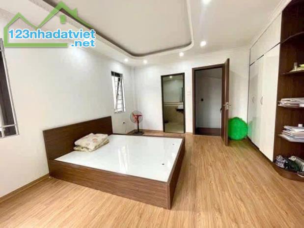 KHÔNG CÓ CĂN THỨ 2 TẠI MẶT ĐƯỜNG GIẢI PHÓNG GIÁP BÁT HN - MẶT PHỐ Ô TÔ VÀO NHÀ - 5 TẦNG MỚ - 1
