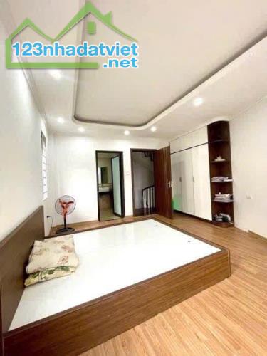 KHÔNG CÓ CĂN THỨ 2 TẠI MẶT ĐƯỜNG GIẢI PHÓNG GIÁP BÁT HN - MẶT PHỐ Ô TÔ VÀO NHÀ - 5 TẦNG MỚ
