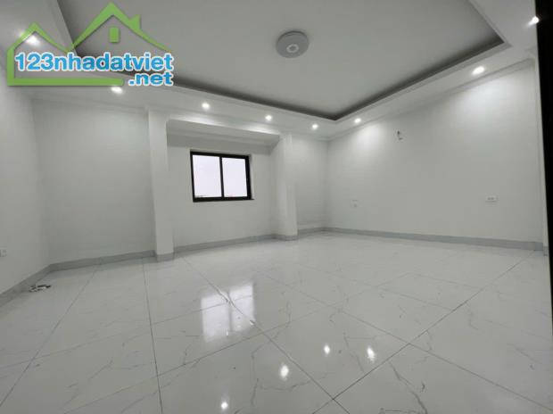 Chính chủ cho thuê nguyên căn shophouse Eastern Park đối diện trường THPT Thạch Bàn 120m2 - 2