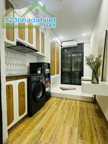 Bán CC mini cực chất, Phố Vũ Tông Phan, 15,9 tỷ, 65m2 - 3