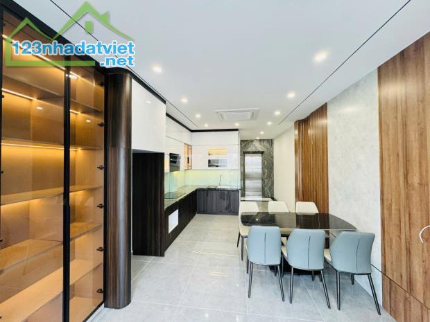 NHÀ PHÂN LÔ Ô TÔ VĂN QUÁN LÔ GÓC 45M2 4T 4PN GÍA CHỈ 8 TỶ LH 0379283456 - 5