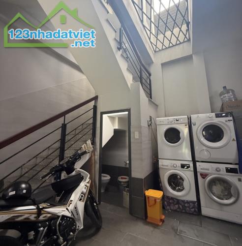 Bán nhà 5Tầng - 12Phòng, Mặt Tiền Đường - BV Lê Văn Thịnh, Q2. Giá 11.6 Tỷ - 3