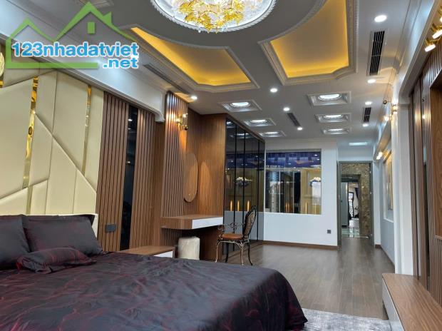 Bán Gấp Nhà Phố Nguyễn Văn Cừ 52m2, 8 Tầng, Kinh Doanh, Full Nội Thất, View Hồ 18.x Tỷ - 4