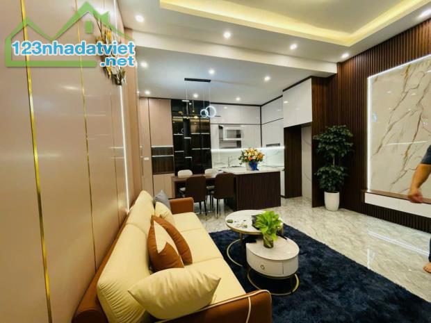 BÁN NHÀ NGỌC THỤY  5 TẦNG - 34M² - NHỈNH 5TỶ  - GẦN Ô TÔ