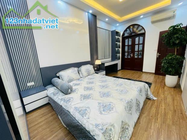 BÁN NHÀ NGỌC THỤY  5 TẦNG - 34M² - NHỈNH 5TỶ  - GẦN Ô TÔ - 3