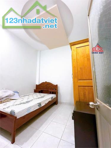 HN302 ( NP403 ) nhà đẹp gần trường cấp 2. khu dân cư đông đúc dân trí cao, nhà 3 pn - 4