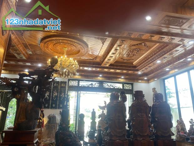 BIỆT THỰ 3 TẦNG TRUNG TÂM QUẬN THUẬN HOÁ . TP HUẾ