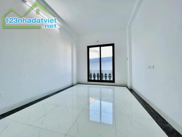 Bán nhà riêng phố Lĩnh Nam thông Tam Trinh DT 33m2 x 5T View hồ. Nội Thất Cao Cấp. Chỉ 5 - 2