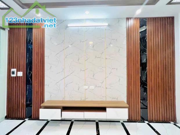 Bán nhanh nhà riêng phố Lĩnh Nam thông Tam Trinh DT 34m2 x 5T View hồ. Nội Thất Cao Cấp - 3