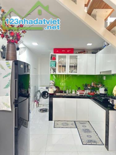 Bán Nhà 2 Tầng, DT40m2, Hẻm 3G, Lý Chính Thắng, Quận 3, Chỉ 4.95 Tỷ - 4