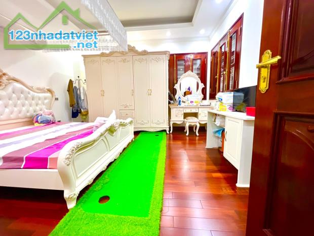 SIÊU PHẨM PHÂN LÔ NGUYỄN KHÁNH TOÀN 70M2 – 5 TẦNG – MT 4.5M – GARA Ô TÔ - GIÁ CHÀO 16 TỶ - 3