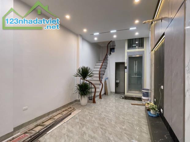 Cần bán nhà 6 tầng thang máy 30m2 tại Thụy Khuê , Tây Hồ giá 7 tỷ có thương lượng