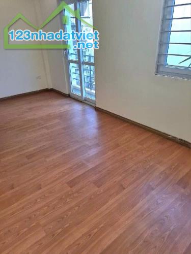 Bán nhà Lạc Long Quân - 65m2 - 5 Tầng - Ngõ Ôtô - Giá Hơn 12 Tỉ có thương lượng - 3