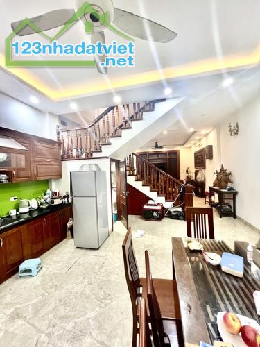 NHÀ ĐẸP THANH TRÌ 3 BƯỚC RA PHỐ LÔ GÓC 2 THOÁNG 40M2 4 TẦNG 5,7 TỶ - 4