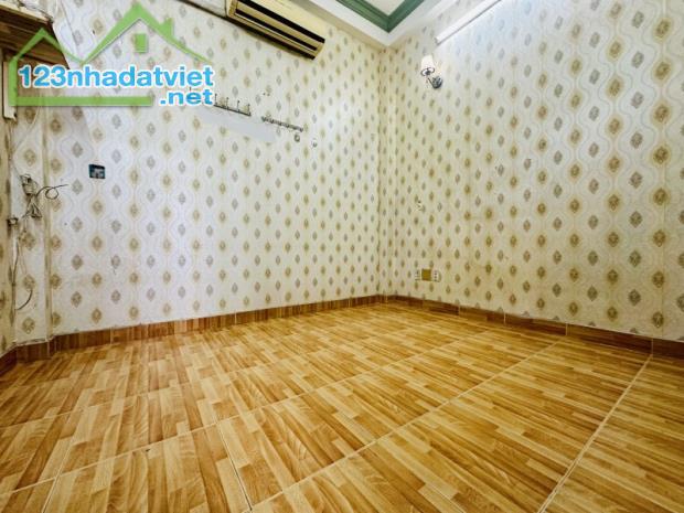 BÁN NHÀ 4 TẦNG - HẺM 9M - HUỲNH VĂN BÁNH, P.11, PHÚ NHUẬN - 32M² - 5 PN - GIÁ CHỈ 8.5 TỶ - 2