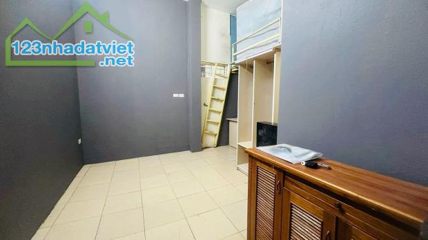 CHDV Yên Xá - Lô góc 40m2 6 Phòng – phòng nào cũng thoáng 6.3 tỷ. Ngõ 2.5m- Gần oto - 4