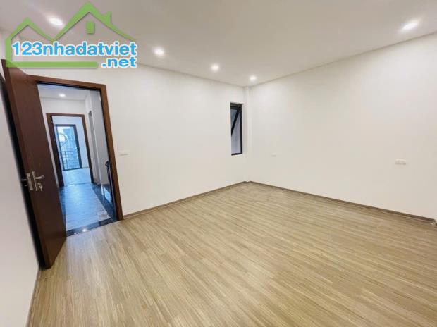 BÁN NHÀ PHÂN LÔ VIP KIM ĐỒNG - Ô TÔ TRÁNH - 54M² - 5 TẦNG - GIÁ 15.2 TỶ