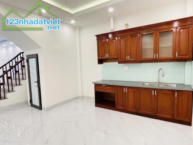 BÁN NHÀ PHÂN LÔ VIP KIM ĐỒNG - Ô TÔ TRÁNH - 54M² - 5 TẦNG - GIÁ 15.2 TỶ - 2