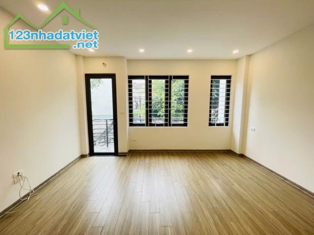 BÁN NHÀ PHÂN LÔ VIP KIM ĐỒNG - Ô TÔ TRÁNH - 54M² - 5 TẦNG - GIÁ 15.2 TỶ - 3