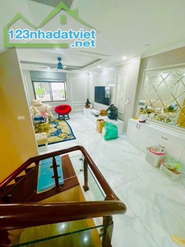 Bán nhà phố Xuân Đỉnh 40m2. Xây 6 tầng 5 pn giá 6,6 tỷ Sổ đỏ chính chủ - 2