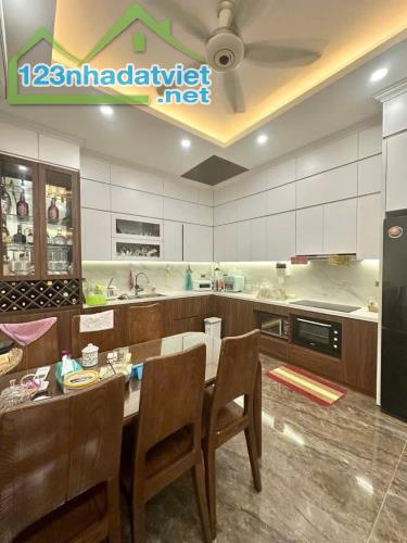 BÁN NHÀ KIM GIANG - HOÀNG ĐẠO THÀNH - 52M² - 5 TẦNG - GARA Ô TÔ - CHỈ 12 TỶ