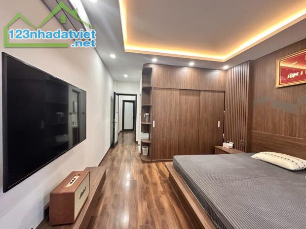 BÁN NHÀ KIM GIANG - HOÀNG ĐẠO THÀNH - 52M² - 5 TẦNG - GARA Ô TÔ - CHỈ 12 TỶ - 1