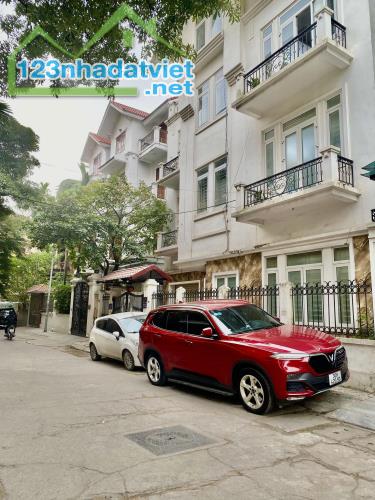 Cho thuê biệt thự Lương Thế Vinh, 130m2, 4 tầng, 25 triệu/tháng làm văn phòng